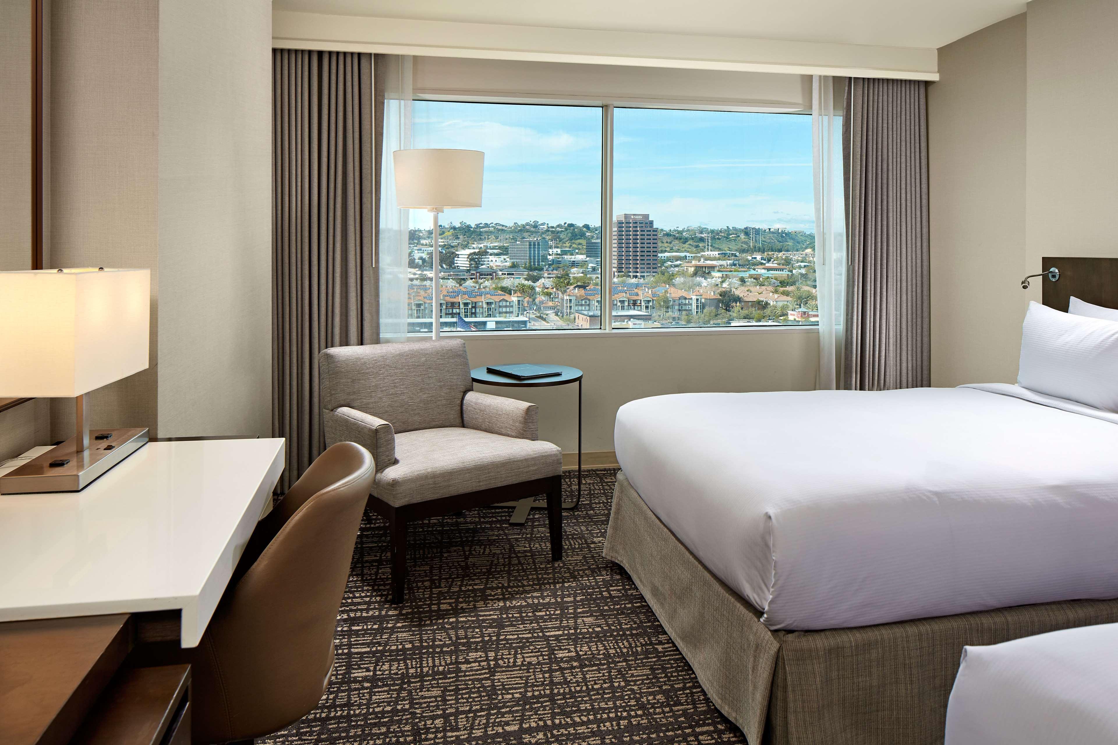 Hilton San Diego Mission Valley Экстерьер фото