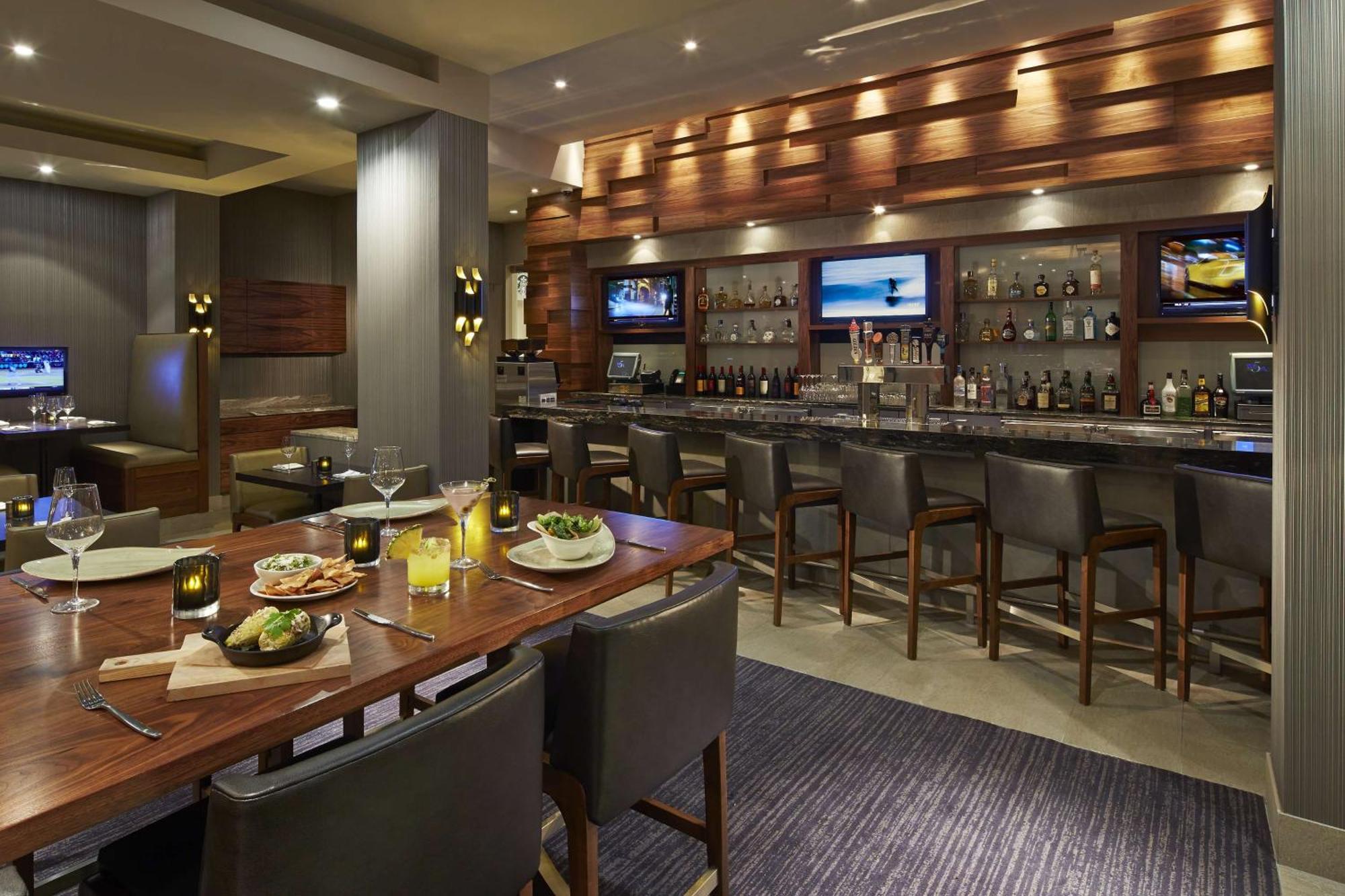 Hilton San Diego Mission Valley Экстерьер фото